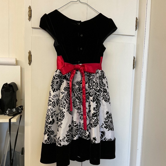 Jona Michelle Black, White, Red Velvet, Brocade and Satin Dress, Girl’s Size 8 - Picture 5 of 5